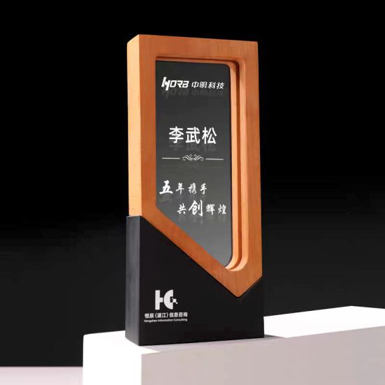 IWT 045 - Exclusive Crystal Wooden Award