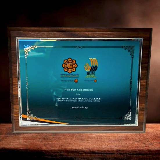 IWT 078 - Exclusive Crystal Wooden Award