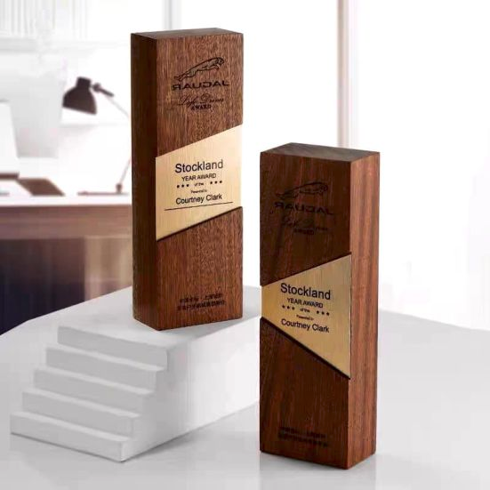 IWT 043 - Exclusive Wooden Award