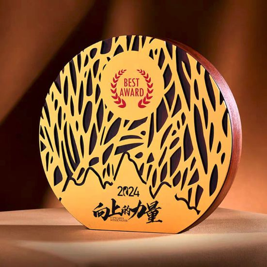 IWT 056 - Exclusive Wooden Award