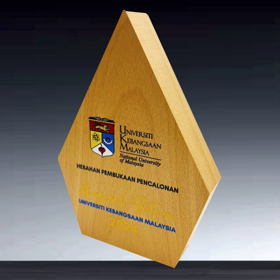 IWT 069 - Exclusive Wooden Award
