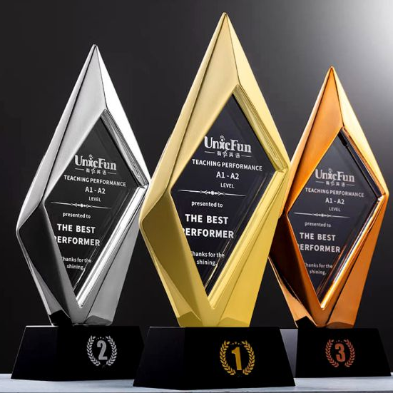 IMT 720 - Exclusive Metal Crystal Award