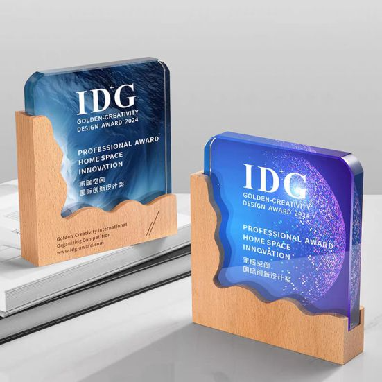 IWT 089 - Exclusive Crystal Wooden Award