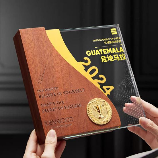 IWT 098 - Exclusive Wooden Metal Award