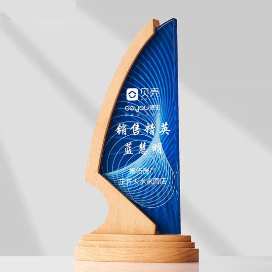 IWT 107 - Exclusive Crystal Wooden Award