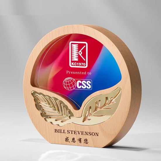 IWT 109 - Exclusive Crystal Wooden Award