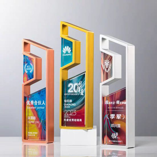 IMT 725 - Exclusive Metal Crystal Award