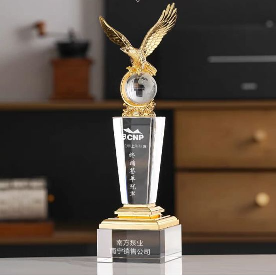 IMT 743 - Exclusive Metal Crystal Award