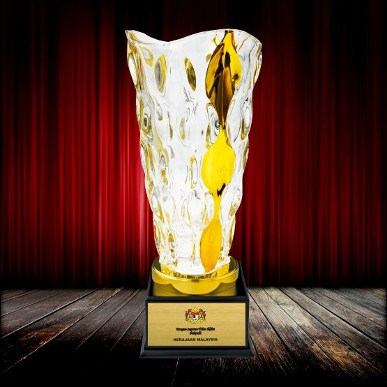 ICV 743 - Elegant Golden Crystal Vase